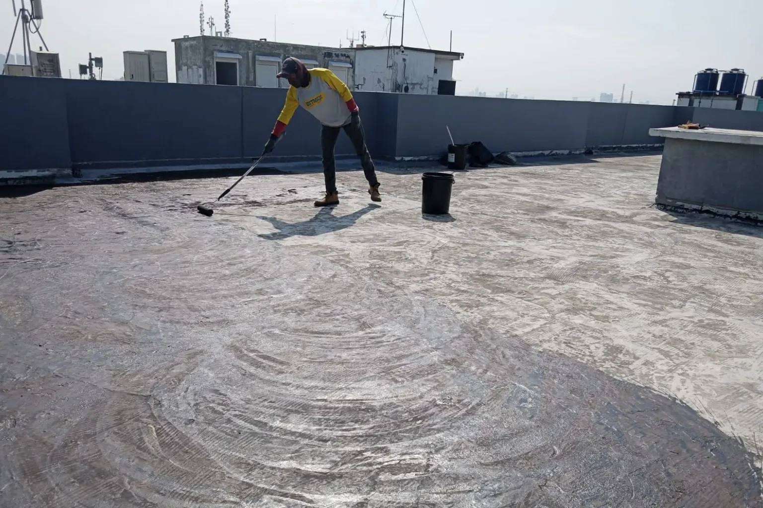 Jasa Waterproofing Denpasar Terbaik dan Bergaransi: Solusi Tuntas Atasi Tembok Rembes dan Dak Bocor
